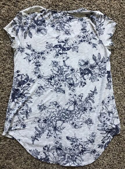 Soma Floral Tee, Gray With Navy Blue Flowers, Top Size XS - Picture 2 of 7
